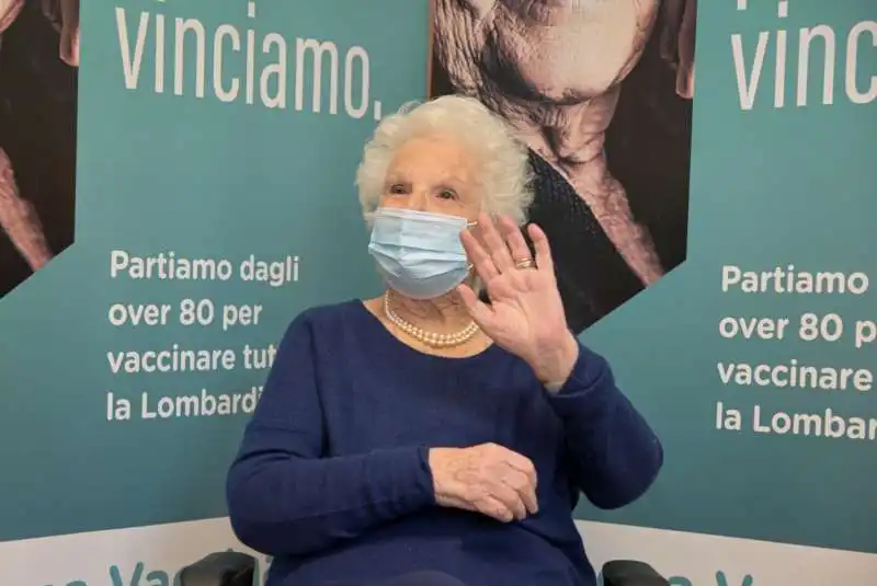 liliana segre si vaccina a milano 2