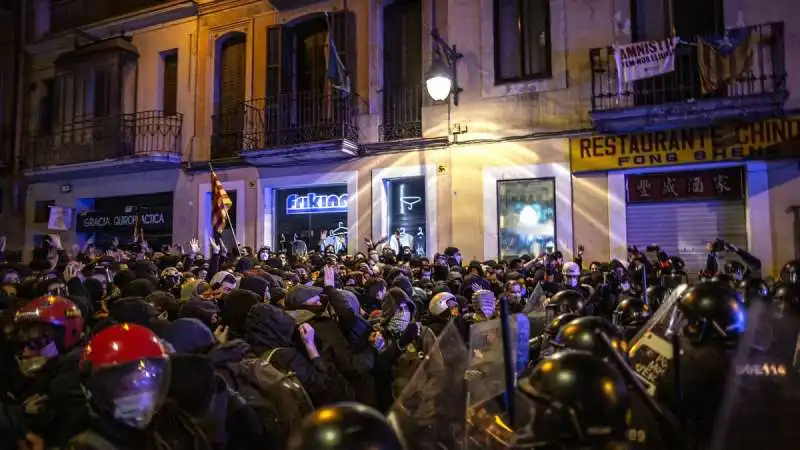 MANIFESTANTI IN SPAGNA PER PABLO HASEL