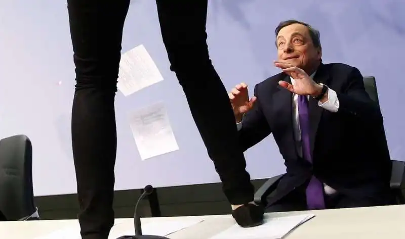 mario draghi contestato dalla femen josephine witt