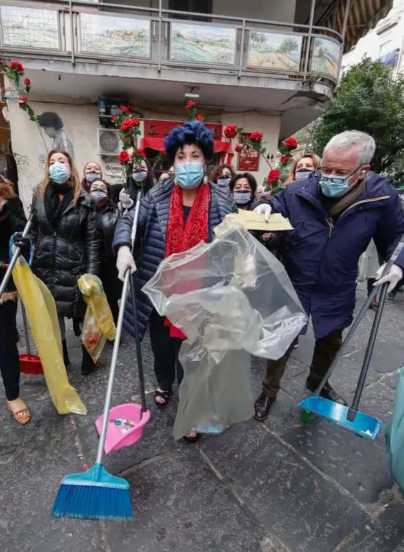 marisa laurito tra i vicoli di forcella