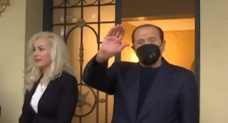 MARTA FASCINA E SILVIO BERLUSCONI NELLA CASA DI ROMA 