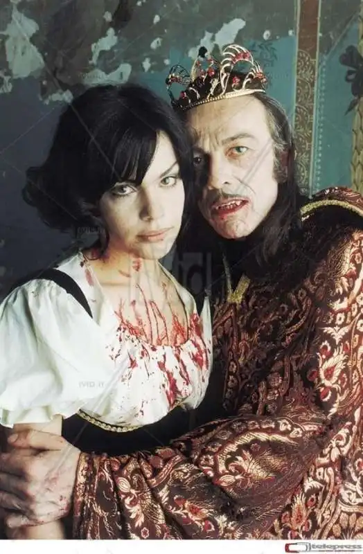 micaela ramazzotti toni bertorelli   zora la vampira