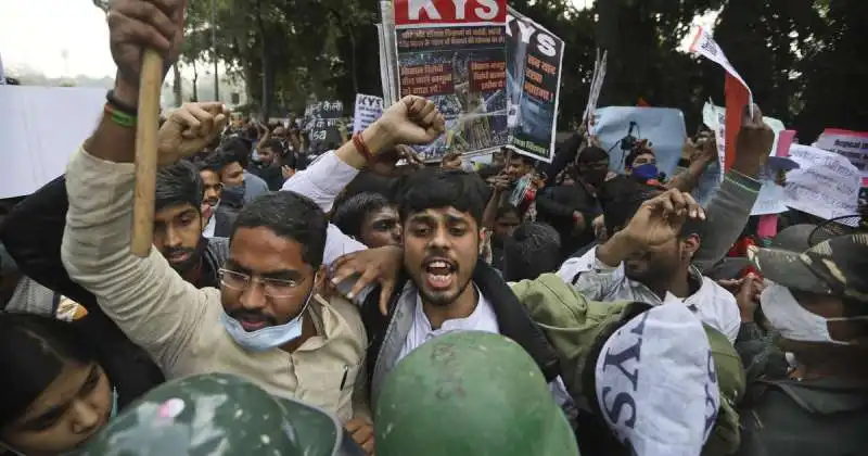  proteste dei contadini in india 1