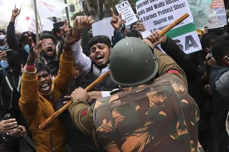  proteste dei contadini in india 5