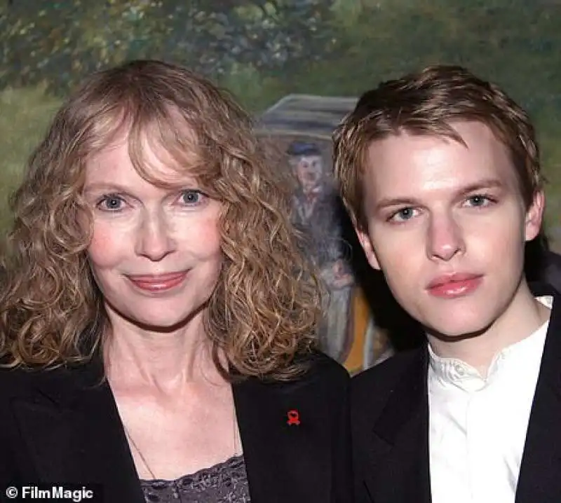 ronan farrow and mia farrow 