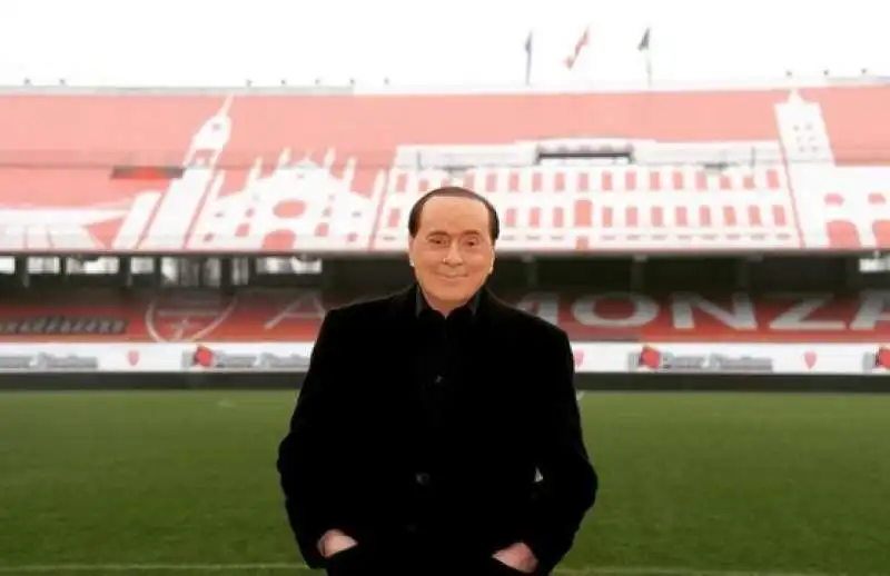 silvio berlusconi allo stadio del monza