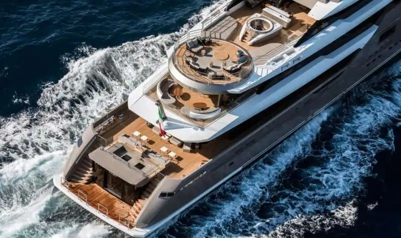 tankoa solo s701   il nuovo yacht di carlo de benedetti 8