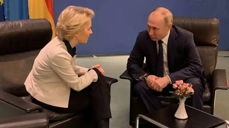 ursula von der leyen e vladimir putin