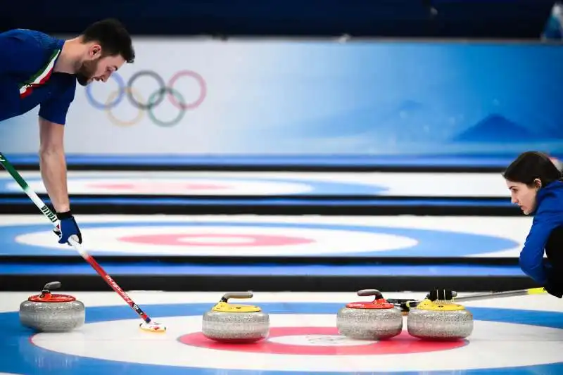 amos mosaner e stefania constantini campioni olimpici di curling 11