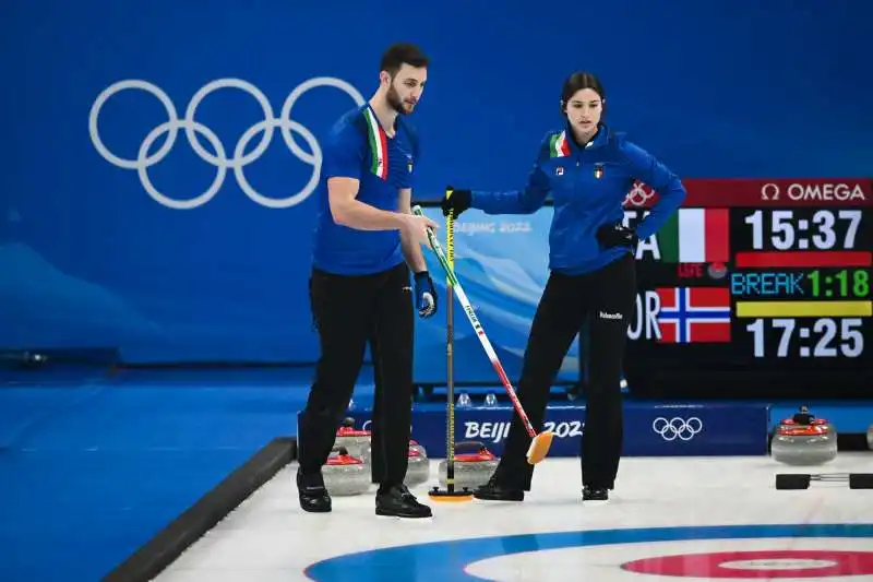 amos mosaner e stefania constantini campioni olimpici di curling 13