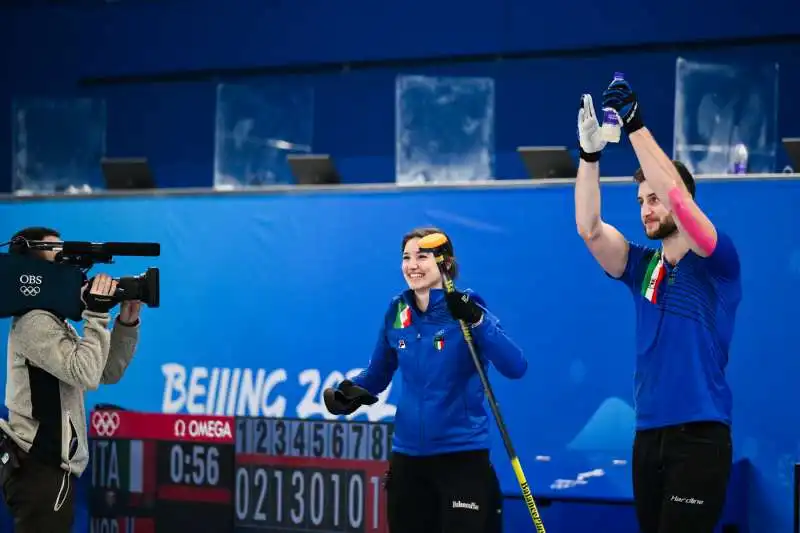 amos mosaner e stefania constantini campioni olimpici di curling 22