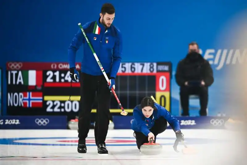 amos mosaner e stefania constantini campioni olimpici di curling 36