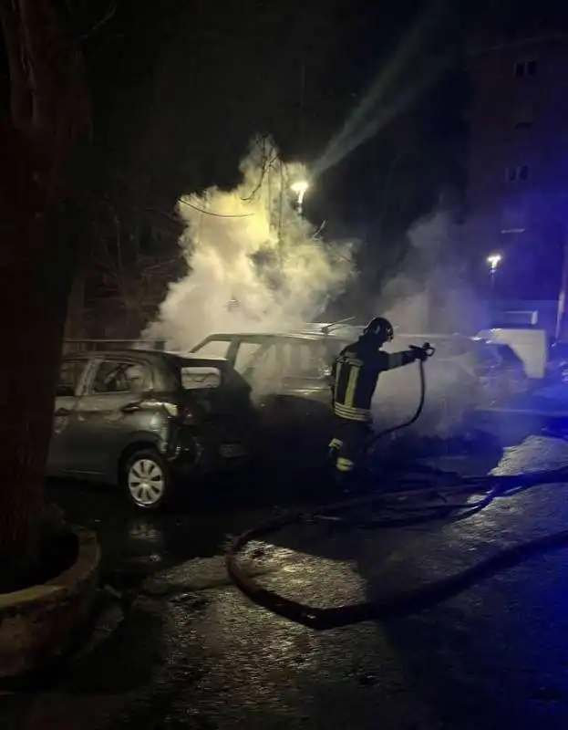 auto di cinzia fiorato in fiamme a monterotondo 3 