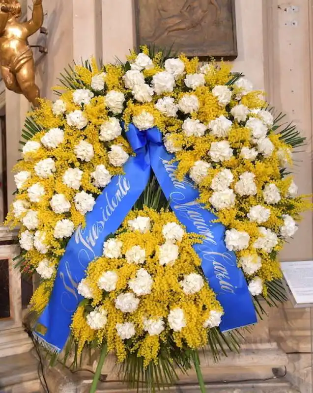 corona di fiori del presidente regione lazio