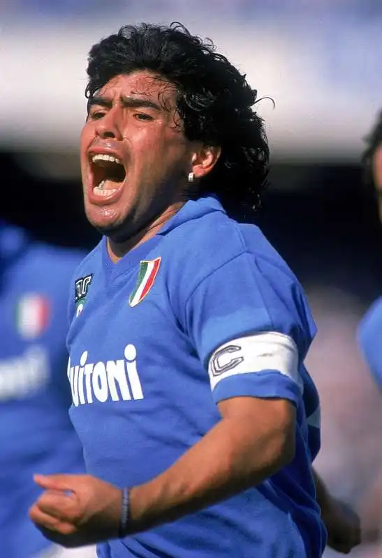 diego armando maradona al napoli 3