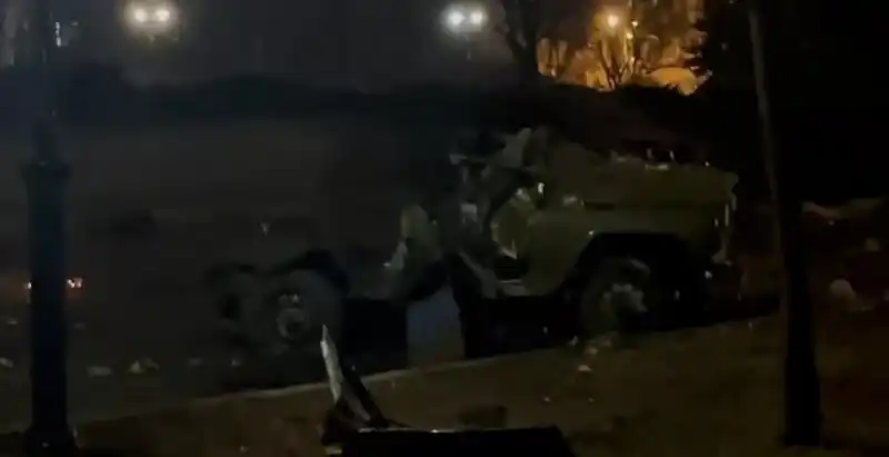 DONETSK ESPLOSIONE AUTOBOMBA