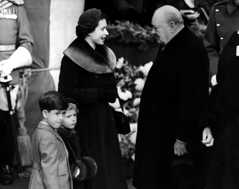 elisabetta ii e winston churchill