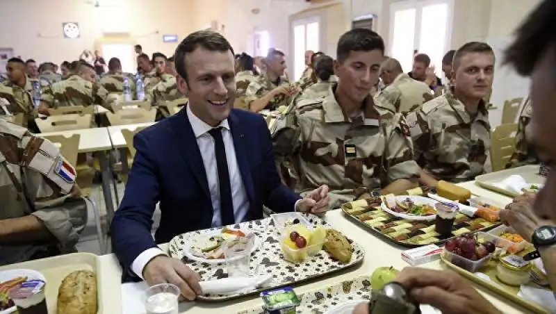 emmanuel macron in mali 2