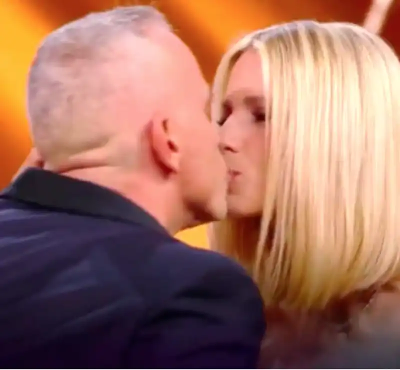 eros ramazzotti michelle hunziker bacio