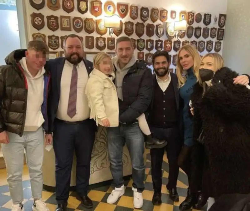 francesco totti con ilary blasi e la famiglia da rinaldi al quirinale 