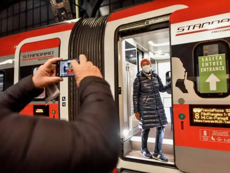 frecciarossa milano parigi 8