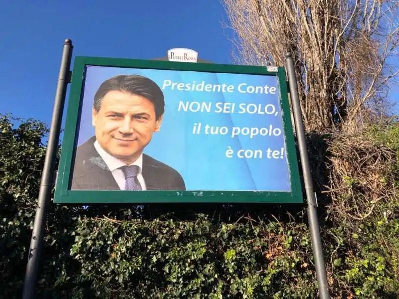 I CARTELLONI PER GIUSEPPE CONTE IN VIA DEI CAMPI SPORTIVI A ROMA