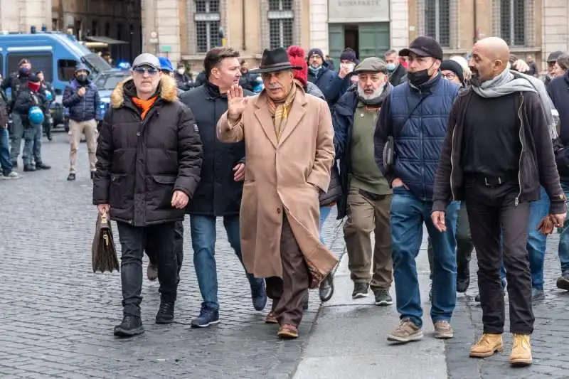 il generale pappalardo   protesta contro il green pass     