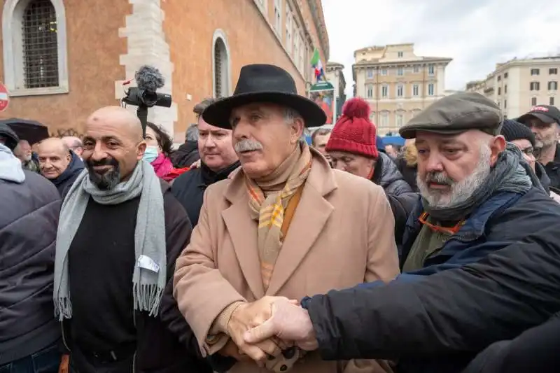 il generale pappalardo   protesta contro il green pass 