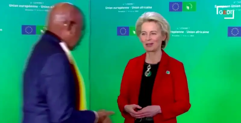 il ministro degli esteri ugandese abubakhar jeje odongo non saluta ursula von der leyen 5