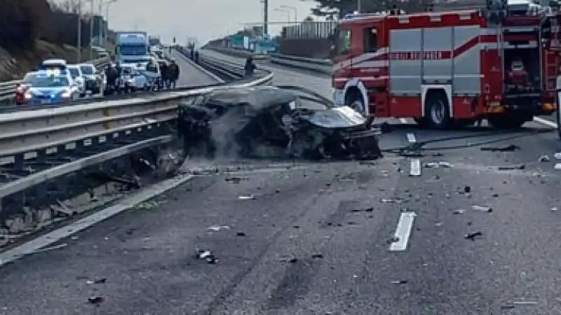 incidente autostrada automobilista in contromano 1