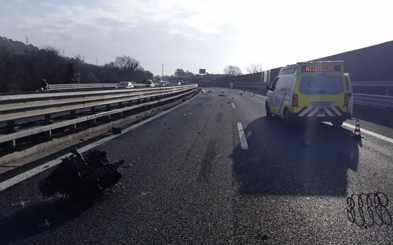 incidente autostrada automobilista in contromano 2