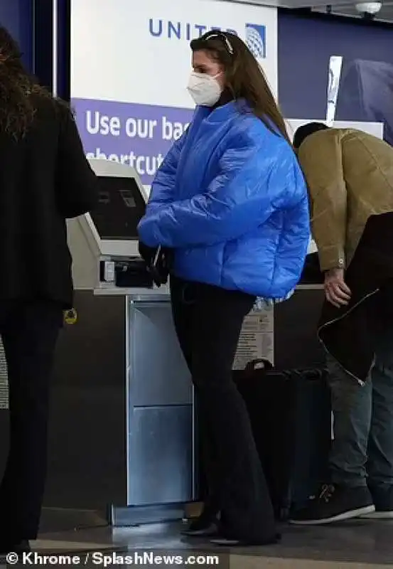 julia fox aeroporto di los angeles 6