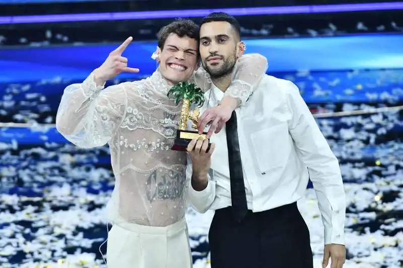 mahmood e blanco vincono sanremo 5