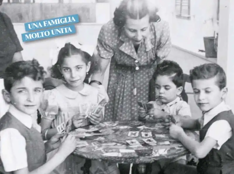 maria buccellato con i quattro figli   piersanti, marinella, sergio e antonino mattarella