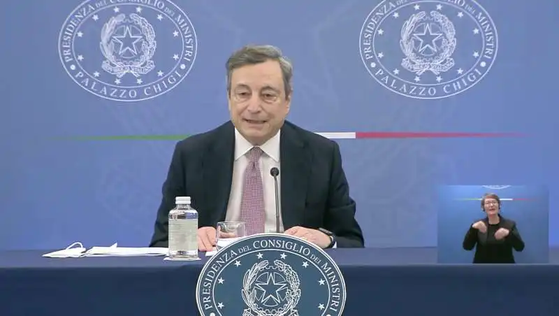 mario draghi in conferenza stampa