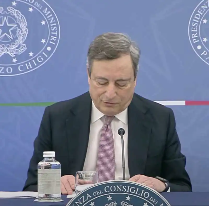 mario draghi in conferenza stampa 3