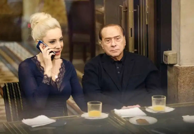 marta fascina e silvio berlusconi da cracco in galleria, a milano   6