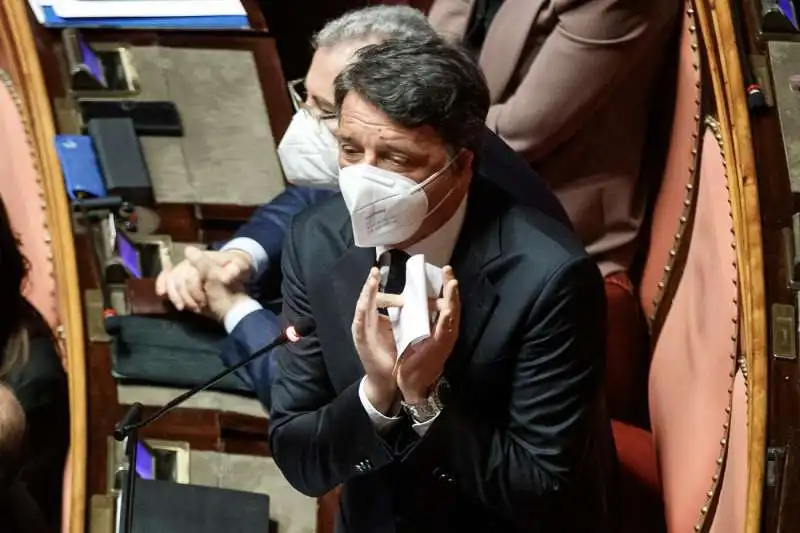 matteo renzi interviene al senato  2