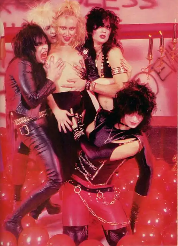 motley crue oui magazine nov 1982 mark weiss 1