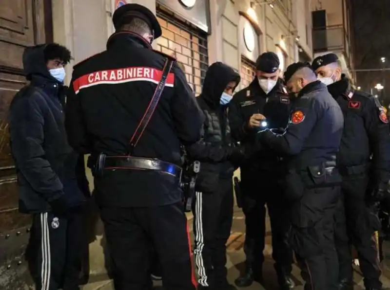 movida violenta a milano 5