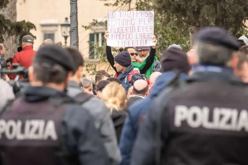 roma, protesta contro il green pass   14 febbraio 2022   9