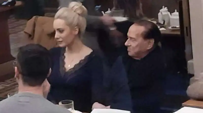 silvio berlusconi e marta fascina da carlo cracco 7