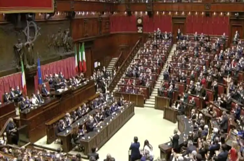 STANDING OVATION PER SERGIO MATTARELLA  2