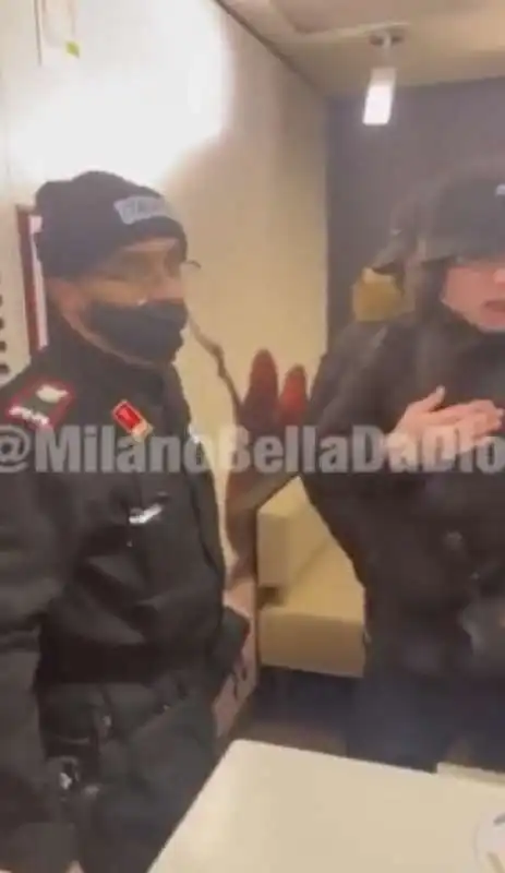 aggressione al mcdonalds di milano centrale 2