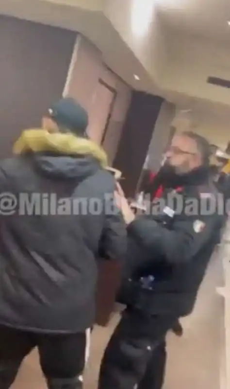 aggressione al mcdonalds di milano centrale 4