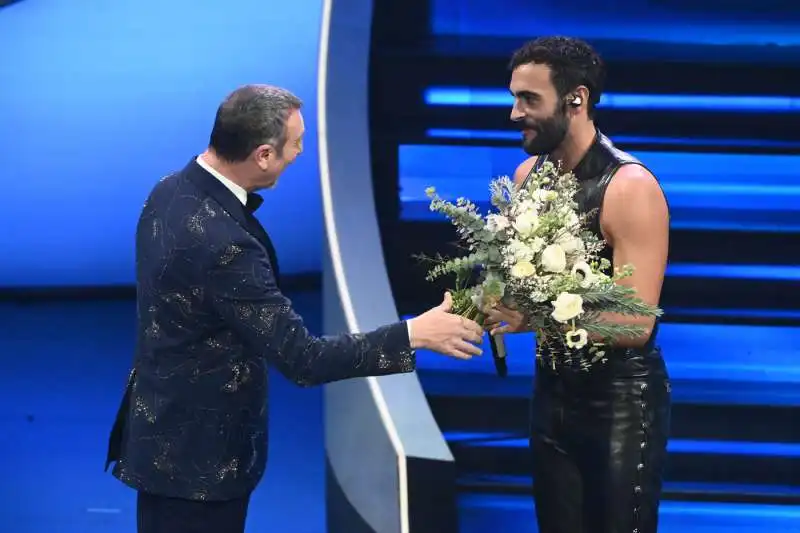 amadeus marco mengoni.  terza serata sanremo 2023.    