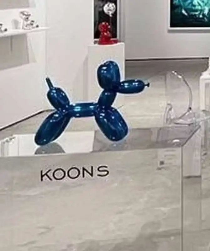 balloon dog di jeff koons andato distrutto a miami 