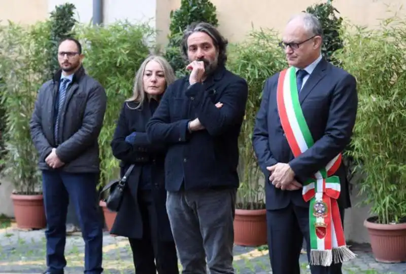 camilla costanzo saverio costanzo roberto gualtieri alla camera ardente di maurizio costanzo  1