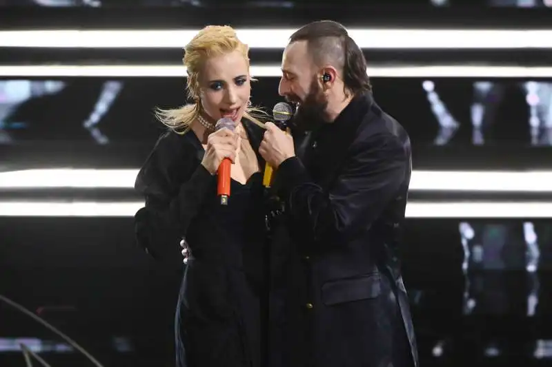 coma cose   terza serata sanremo 2023.      