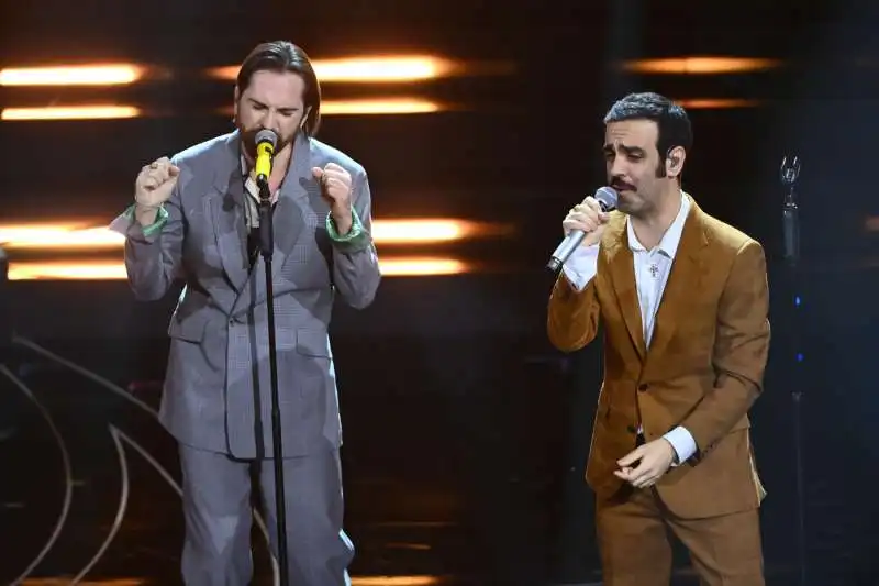 dimartino e colapesce   terza serata sanremo 2023.      